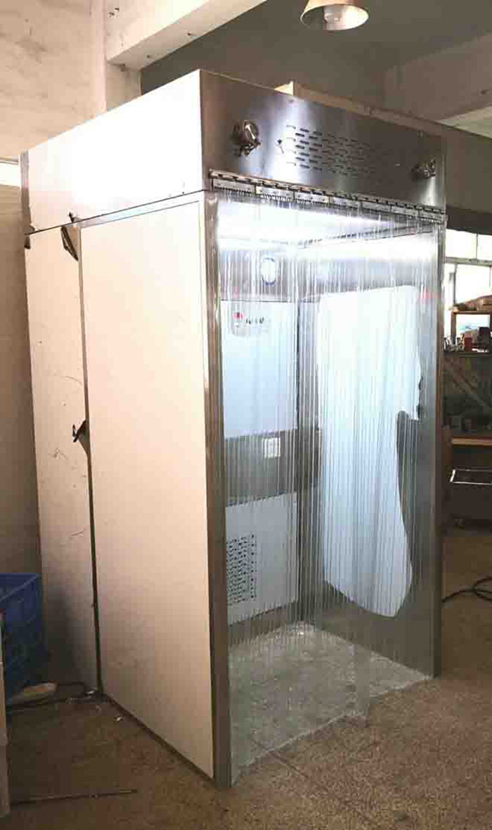 層流罩作用是由箱體、風(fēng)機(jī)、高效空氣過濾器、阻尼層、燈具等部件組成 層流罩作用是由箱體、風(fēng)機(jī)、高效空氣過濾器、阻尼層、燈具等部件組成